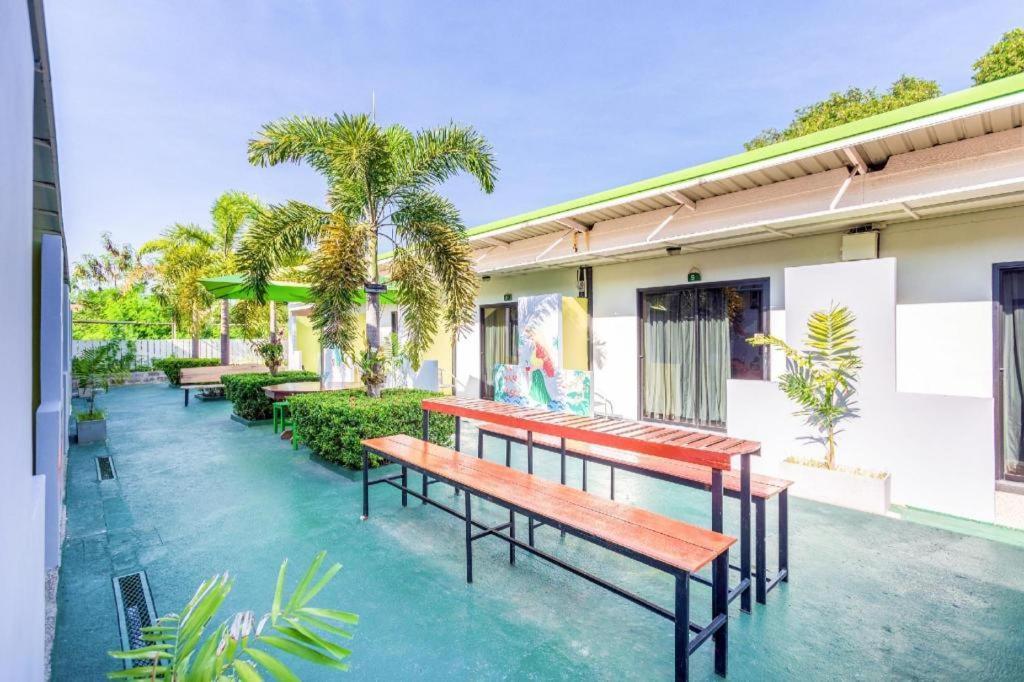 Oyo 450 Rawai Studios Resort Kültér fotó