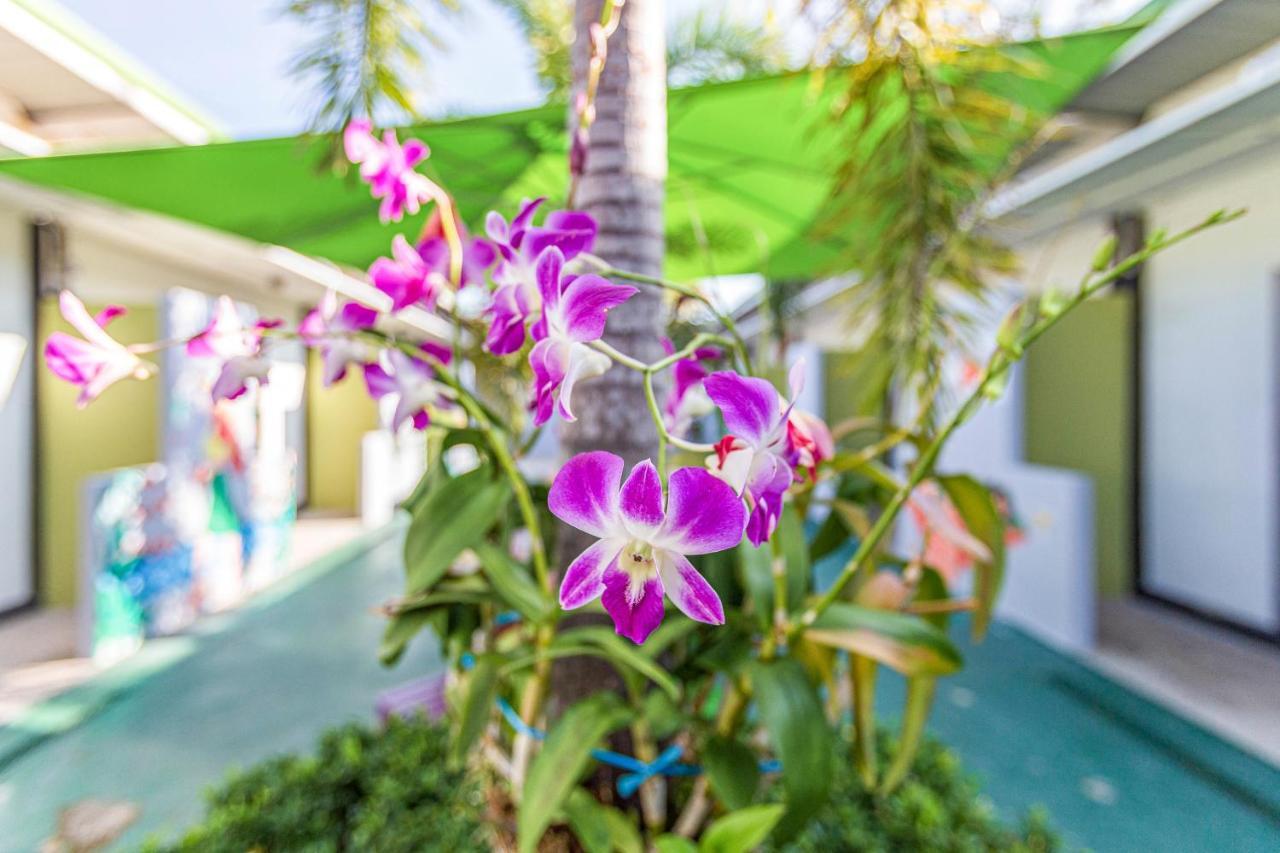 Oyo 450 Rawai Studios Resort Kültér fotó